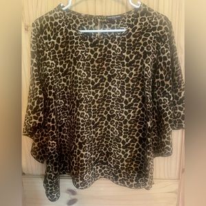 Leopard blouse with belle sleeves L